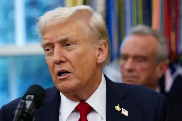 Giải pháp của Trump cho giá thuốc cao là một cổng thông tin giảm giá có tên là TrumpRx